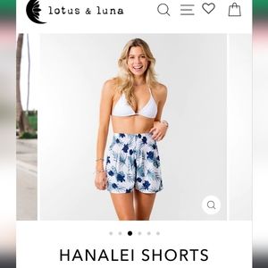 Lotus and Luna Hanalei shorts white and blue floral print size s/m